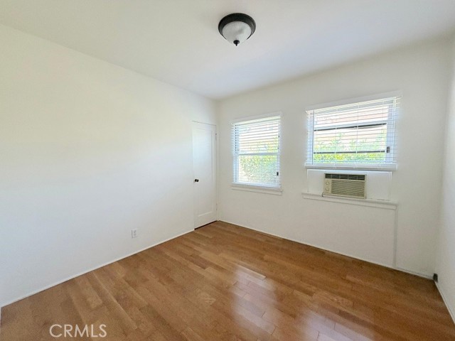 Detail Gallery Image 6 of 9 For 141 N Kenwood St #B,  Burbank,  CA 91505 - 1 Beds | 1 Baths