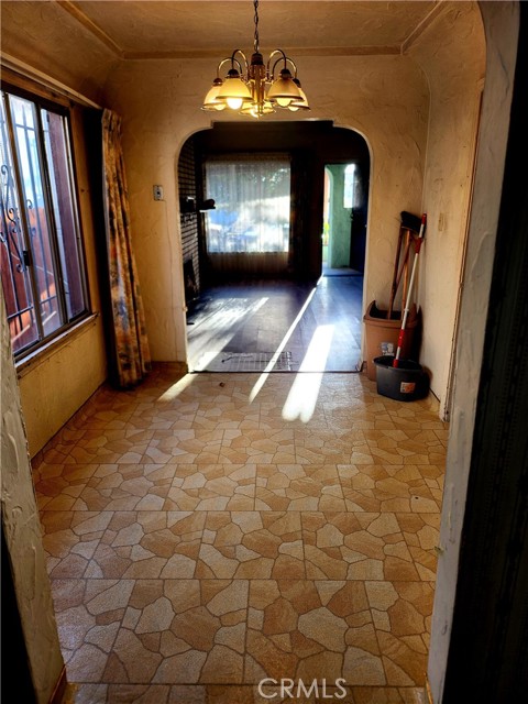 6812 South Van Ness photo 5