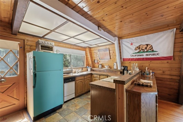 1320 Woodland Drive, Pine Mountain Club CA: https://media.crmls.org/medias/98b436c8-3595-45f8-acdc-8a912d395ffe.jpg
