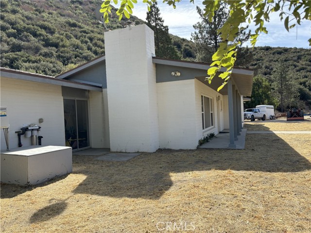 42930 Lake Hughes Road, Lake Hughes CA: https://media.crmls.org/medias/98b43968-6ce2-45c2-94c1-1fdbfab9a0b7.jpg
