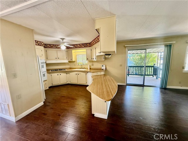 27601 Sun City Boulevard, Menifee CA: https://media.crmls.org/medias/98b49617-a824-426e-92cf-f906f4b16893.jpg