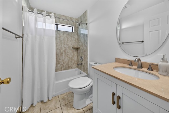 11407 Delano photo 31