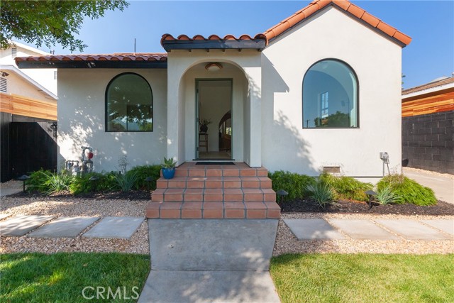 3923 Revere Avenue, Los Angeles CA: https://media.crmls.org/medias/98b51fc1-774d-4b59-8a0c-abf3b9ba1bde.jpg