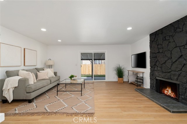 Detail Gallery Image 3 of 30 For 2076 N Diamond, Orange,  CA 92867 - 4 Beds | 2 Baths