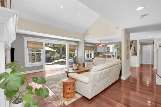 Detail Gallery Image 14 of 39 For 2300 Margaret Dr, Newport Beach,  CA 92663 - 4 Beds | 3 Baths