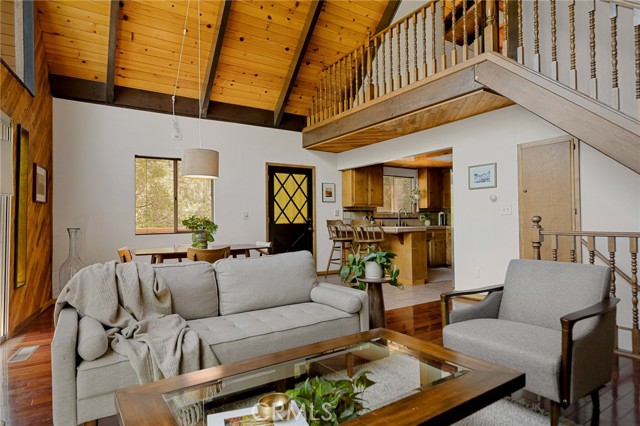 28645 Shenandoah Drive, Lake Arrowhead CA: https://media.crmls.org/medias/98b6e225-b496-454f-8d3e-33f563849ecf.jpg