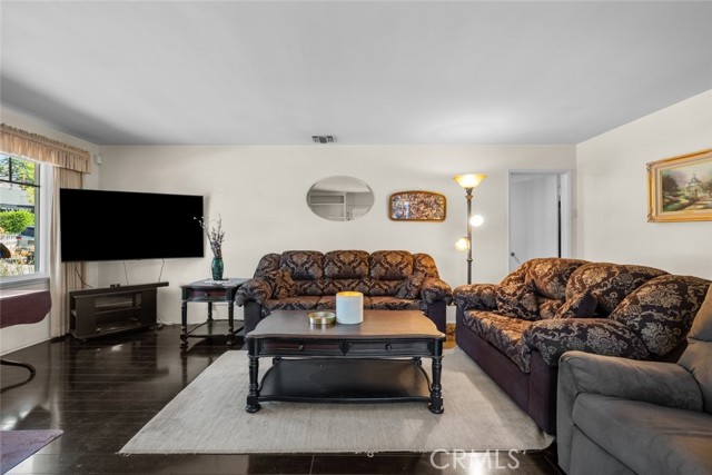 314 May Avenue, Monrovia CA: https://media.crmls.org/medias/98b710ff-b97b-4827-9ce3-87849e175526.jpg