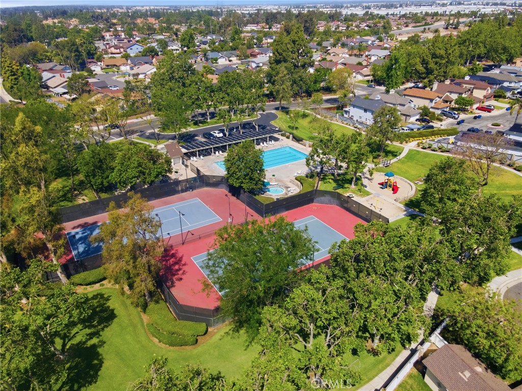 https://media.crmls.org/medias/98b78412-e5f6-4ba5-bf09-5e79b69f0479.jpg?preset=X-Large