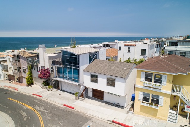 137 15th Street, Manhattan Beach, California 90266, 2 Bedrooms Bedrooms, ,2 BathroomsBathrooms,Residential,Sold,15th,SB22082552
