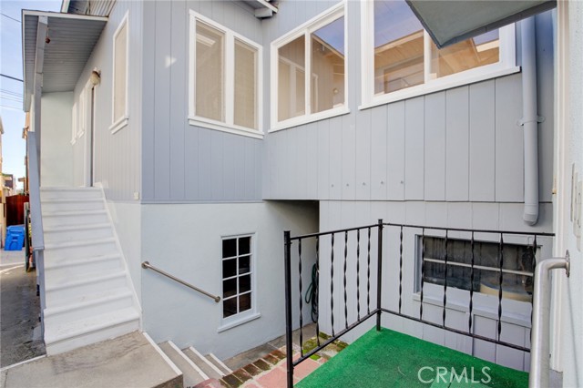 230 30th Street, Hermosa Beach, California 90254, 5 Bedrooms Bedrooms, ,3 BathroomsBathrooms,Residential,Sold,30th,SB22001152