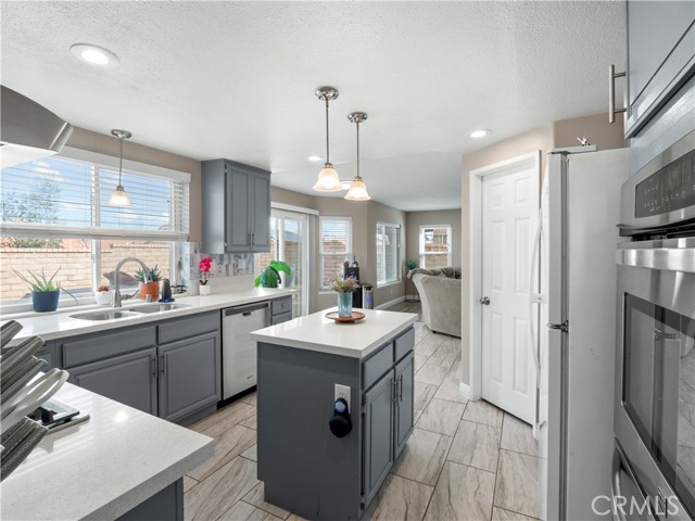 Detail Gallery Image 12 of 42 For 38948 Glenwood, Palmdale,  CA 93551 - 4 Beds | 3 Baths