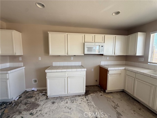 Detail Gallery Image 15 of 50 For 14577 Crossing, Victorville,  CA 92394 - 3 Beds | 2/1 Baths