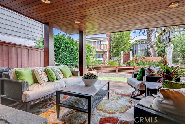Detail Gallery Image 4 of 47 For 436 32nd St., Manhattan Beach,  CA 90266 - 4 Beds | 4 Baths