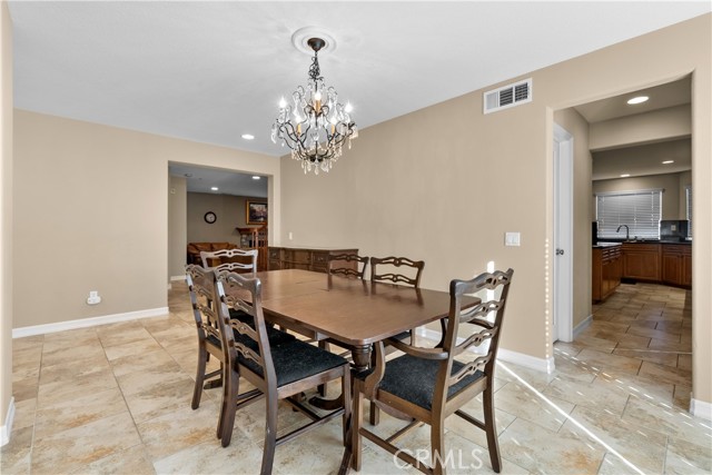 Detail Gallery Image 11 of 61 For 36456 Sunny Ln, Palmdale,  CA 93550 - 5 Beds | 4/1 Baths