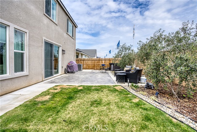 Detail Gallery Image 9 of 32 For 1093 Traverse Dr, Madera,  CA 93636 - 4 Beds | 3/1 Baths