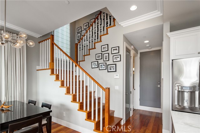 720 Poinsettia Ave, Corona del Mar CA: https://media.crmls.org/medias/98bb6844-51bd-496a-840e-ad9234301e5b.jpg
