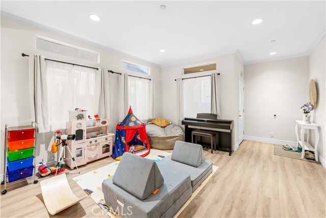 939 Via Camino, Wilmington CA: https://media.crmls.org/medias/98bb6f1f-9888-41e9-8d8c-2d79d469fe33.jpg
