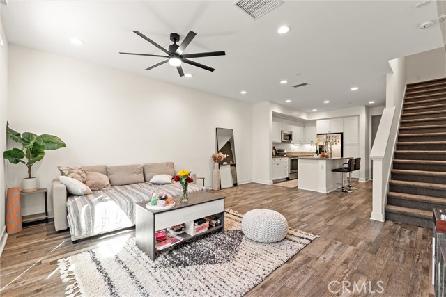 Detail Gallery Image 11 of 31 For 7679 Sunflower, Pico Rivera,  CA 90660 - 3 Beds | 3 Baths