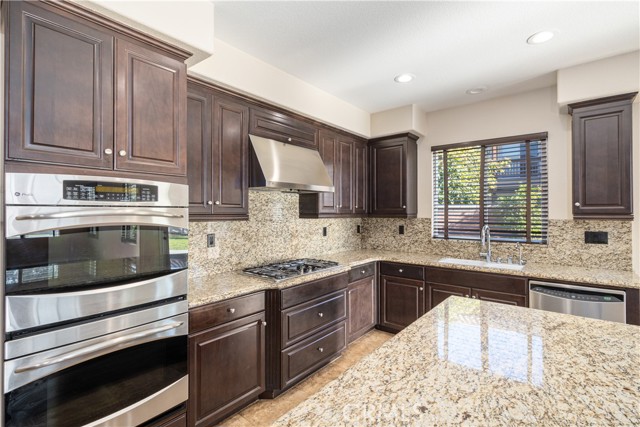 Detail Gallery Image 5 of 28 For 15991 Nature Trl, Chino,  CA 91708 - 5 Beds | 3 Baths