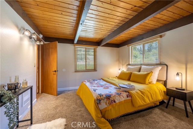 2395 Hunsaker Drive, Running Springs CA: https://media.crmls.org/medias/98bc9c33-1129-4dbf-84fe-d912bcdca9e9.jpg