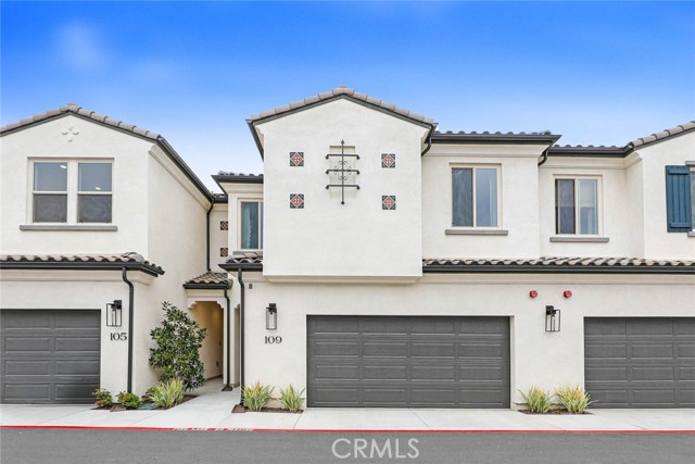 Detail Gallery Image 2 of 25 For 17532 Cameron Ln #109,  Huntington Beach,  CA 92647 - 3 Beds | 3/1 Baths