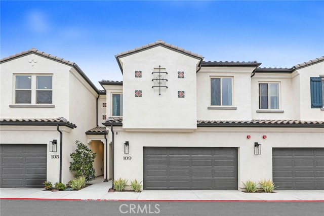 Detail Gallery Image 1 of 25 For 17532 Cameron Ln #109,  Huntington Beach,  CA 92647 - 3 Beds | 3/1 Baths