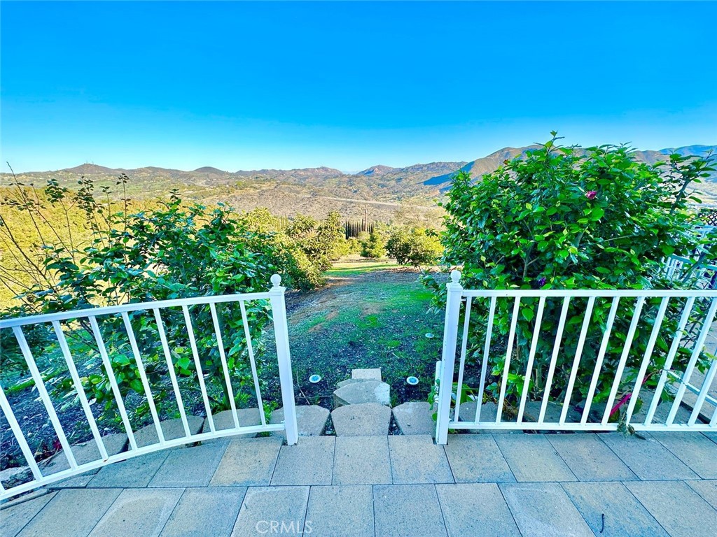 https://media.crmls.org/medias/98bd1bca-3ab5-4405-a030-31730bc4ee3e.jpg?preset=X-Large
