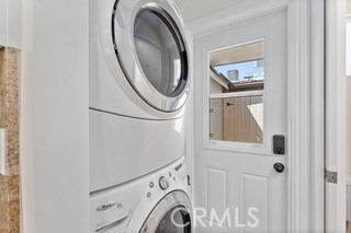 Detail Gallery Image 7 of 12 For 5123 Noble Ave, Sherman Oaks,  CA 91403 - 3 Beds | 4 Baths