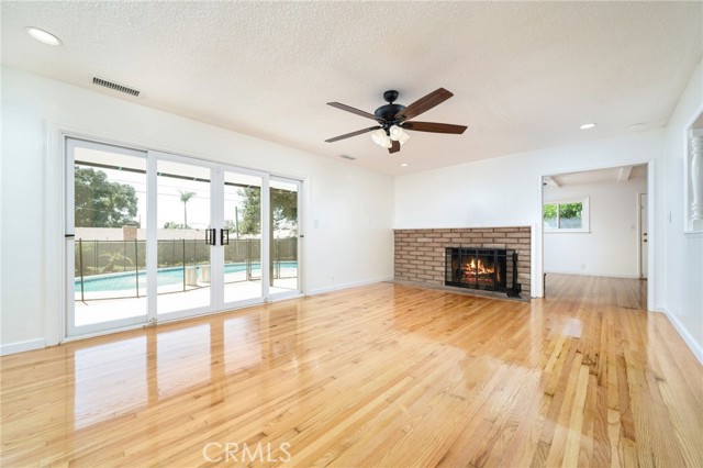 205 Hacienda N Avenue, Glendora CA: https://media.crmls.org/medias/98bdc159-7be2-4b02-8cc0-38dd2be8203d.jpg