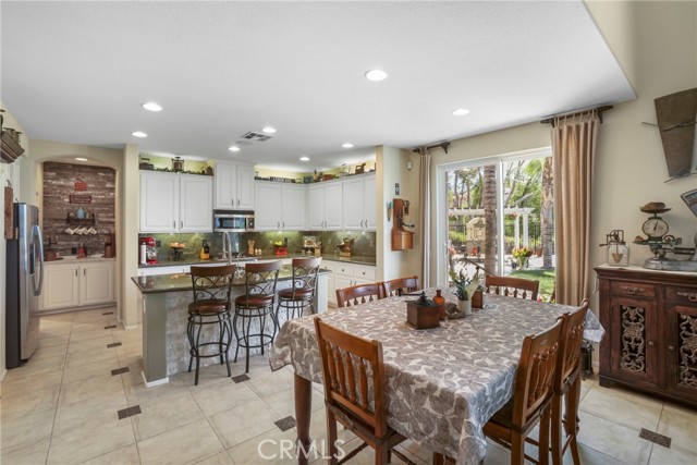 22760 Shadygrove Court, Wildomar CA: https://media.crmls.org/medias/98becebb-12c9-4a93-b027-493d89382c07.jpg