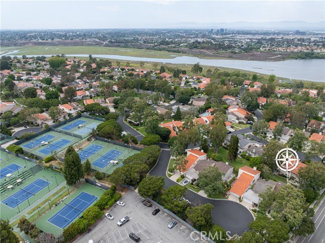 520 Laver Way, Newport Beach CA: https://media.crmls.org/medias/98beed5f-be47-48f7-b6aa-f01d4504934f.jpg
