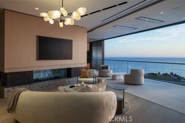 Detail Gallery Image 5 of 35 For 3512 Ocean Bld, Corona Del Mar,  CA 92625 - 5 Beds | 7/4 Baths