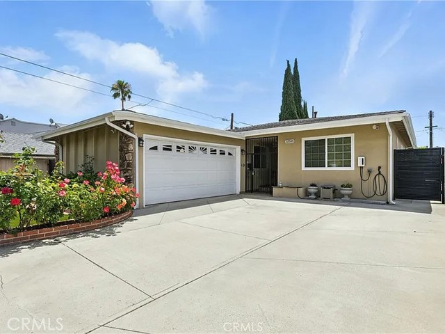 Detail Gallery Image 1 of 29 For 12516 Archwood St, North Hollywood,  CA 91606 - 3 Beds | 3 Baths