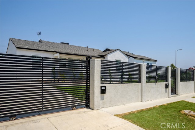 8302 Webb Avenue, Sun Valley CA: https://media.crmls.org/medias/98c1bef1-1dd6-4d1c-9423-3b604789a1d7.jpg