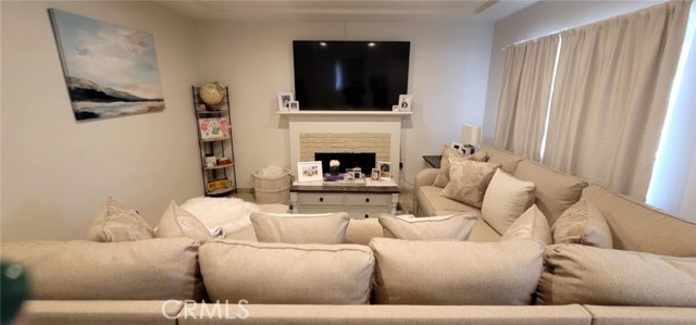 Detail Gallery Image 4 of 13 For 2935 N H St, San Bernardino,  CA 92405 - 4 Beds | 2 Baths