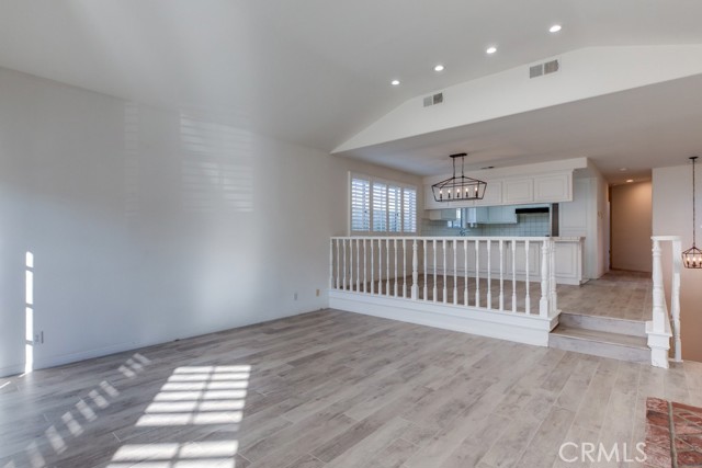 645 Longfellow Avenue, Hermosa Beach CA: https://media.crmls.org/medias/98c2412b-6f99-4cd7-9c9c-a3a2fdca4acc.jpg