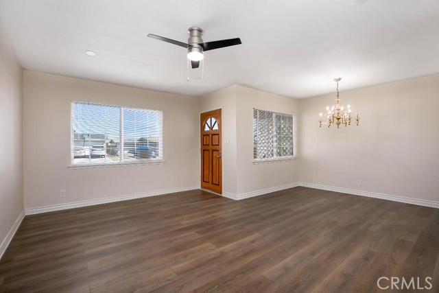 Detail Gallery Image 4 of 16 For 1720 Sweetbrier, Palmdale,  CA 93550 - 4 Beds | 2 Baths