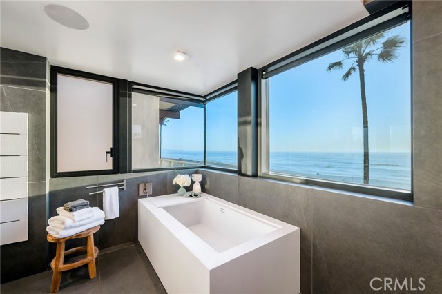 4320 The Strand, Manhattan Beach CA: https://media.crmls.org/medias/98c293a0-c004-4145-9288-270085736dca.jpg