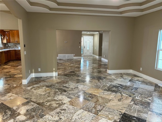 8138 Camelot Road, Riverside CA: https://media.crmls.org/medias/98c2c752-b43e-4319-bbff-9062a1ba7524.jpg