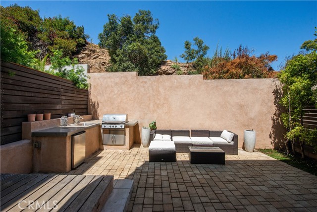 Detail Gallery Image 19 of 23 For 6749 W Gill, Los Angeles,  CA 90068 - 3 Beds | 3/1 Baths