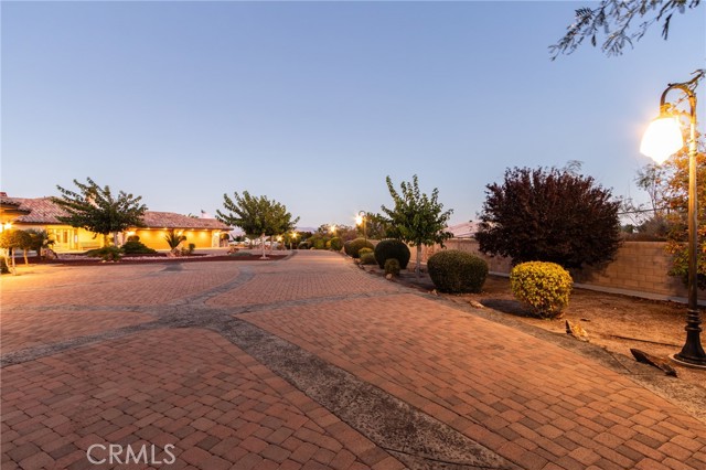 Detail Gallery Image 11 of 75 For 12260 Desert Rose Way, Oak Hills,  CA 92344 - 4 Beds | 4/1 Baths