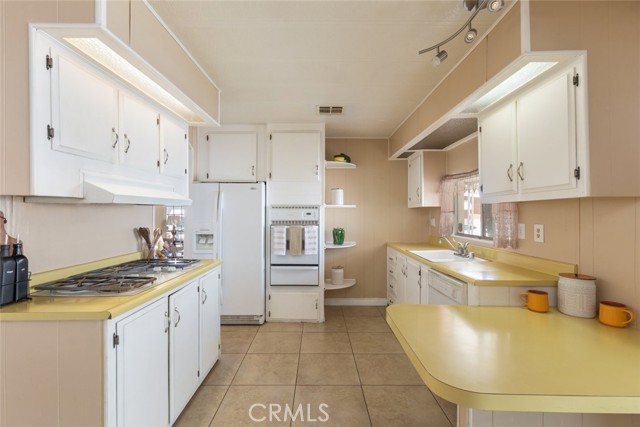 12700 2nd Street, Yucaipa CA: https://media.crmls.org/medias/98c49ba8-4b6a-491c-80a9-12fd4bd88cfd.jpg