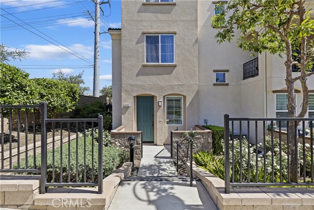 384 Ruby Red Lane, Upland CA: https://media.crmls.org/medias/98c512bf-a1da-4d75-a089-0776745cafea.jpg