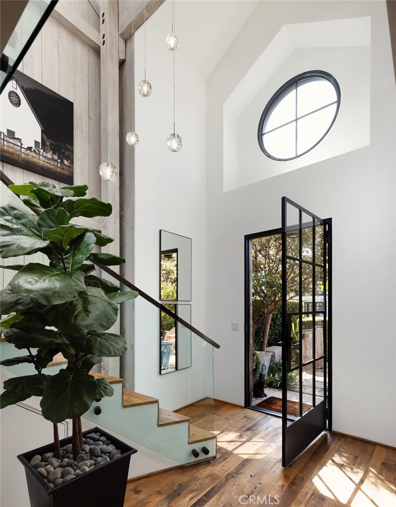 MLS #OC25127533 img 2