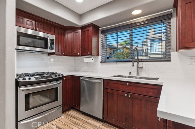 Detail Gallery Image 9 of 35 For 510 S Hollydale, Anaheim Hills,  CA 92808 - 3 Beds | 3 Baths