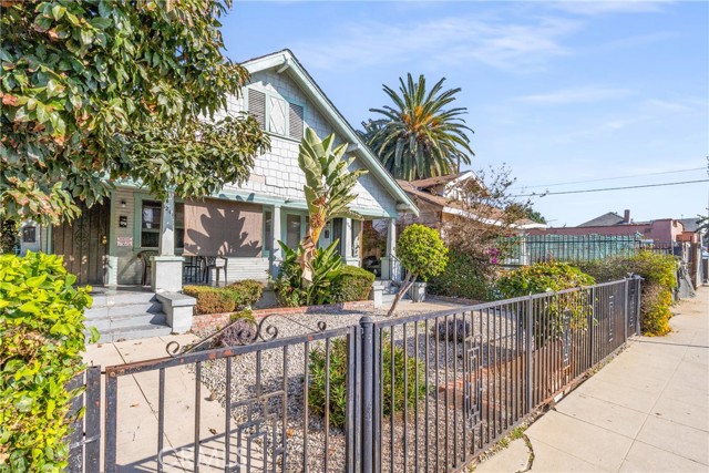 Detail Gallery Image 5 of 21 For 1241 E 43rd, Los Angeles,  CA 90011 - – Beds | – Baths