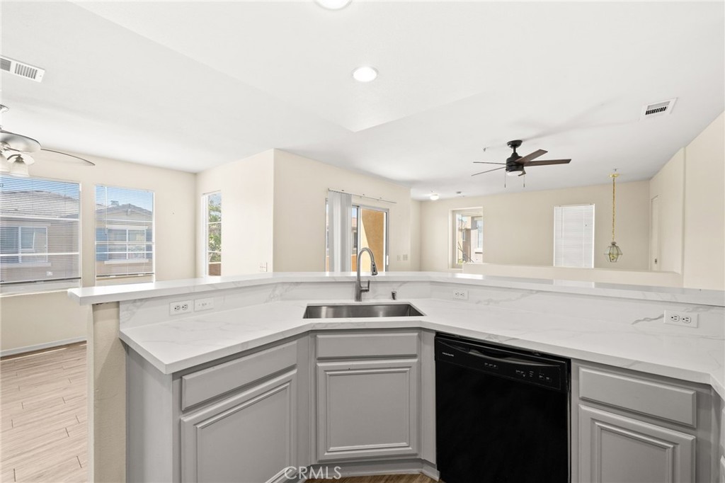 MLS #OC25136647 img 13