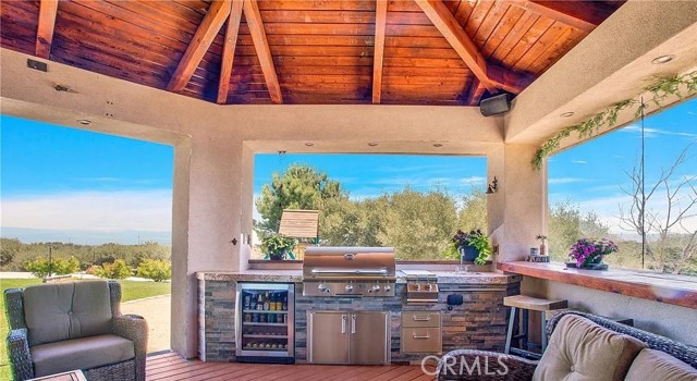 8686 Capelin Road, Phelan CA: https://media.crmls.org/medias/98c86cd3-231b-41f2-8fda-8c342a7ffae1.jpg