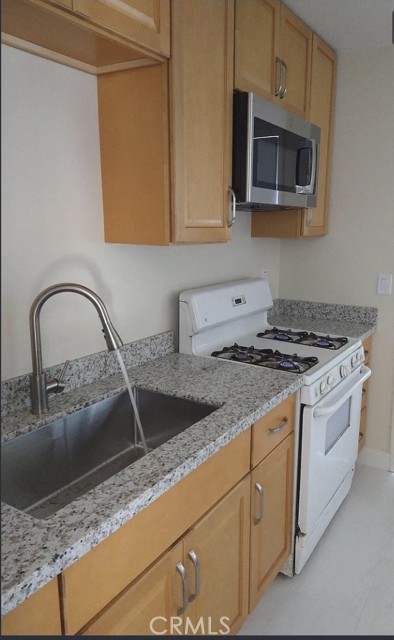 Detail Gallery Image 2 of 7 For 127 Madoline, Pittsburg,  CA 94565 - 2 Beds | 1 Baths