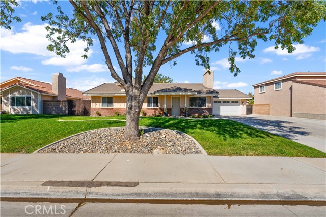 Detail Gallery Image 4 of 41 For 6127 Almond Valley Way, Lancaster,  CA 93536 - 3 Beds | 2 Baths